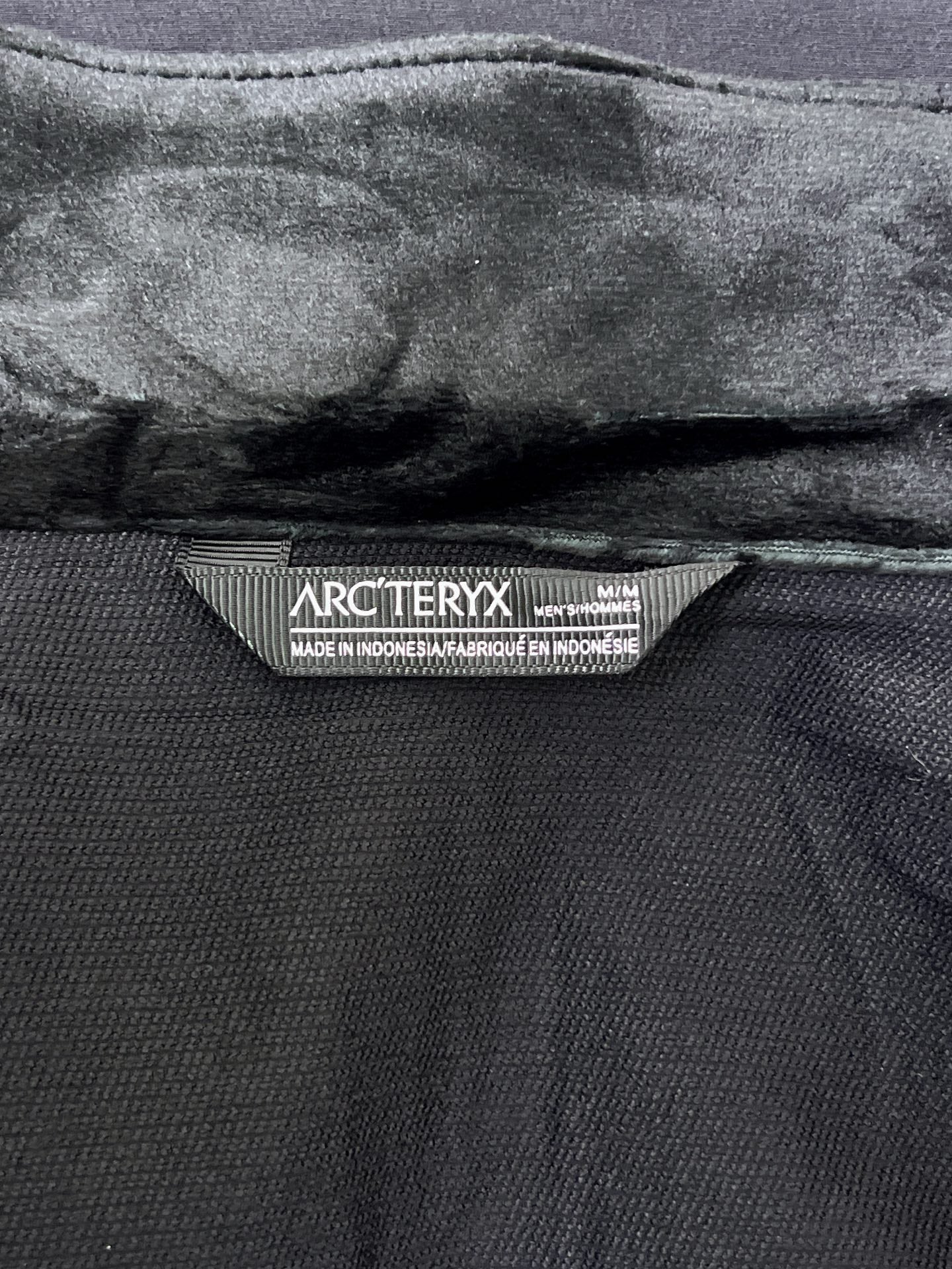 Arc'teryx Men's Hooded Softshell Jacket – Classic Black | Outdoor & Everyday Wear